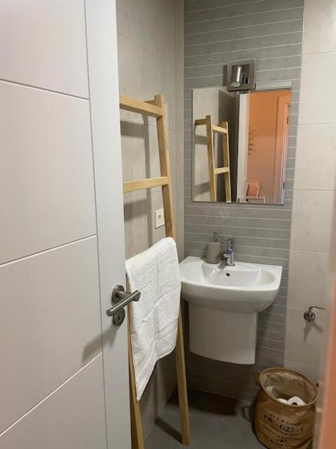Apartamento A Un Paso De La Playa En Ares Con Piscina Y Parking מראה חיצוני תמונה