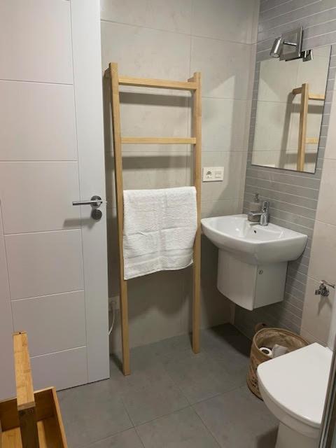 Apartamento A Un Paso De La Playa En Ares Con Piscina Y Parking מראה חיצוני תמונה
